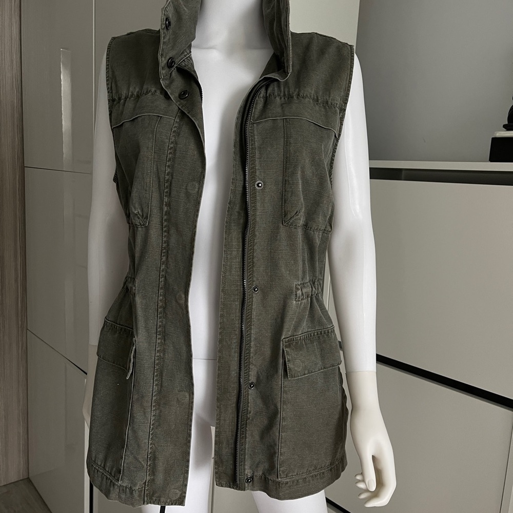 DKNY vest Army brand new